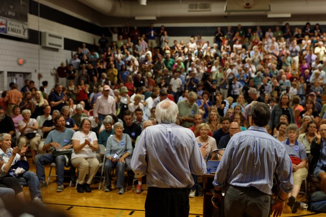 Bernie_Sanders_before_a_crowd_in_Conway,_NH,_on_August_24,_2015_(20876809366)