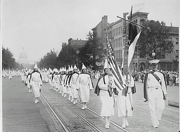 ku_klux_klan_members_march_down_pennsylvania_avenue_in_washington_d-c-_in_1928